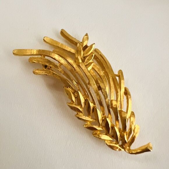 Vintage BSK Gold Tone Brooch Plant Leaf Textured Large Brushed 4592 - Picture 4 of 10